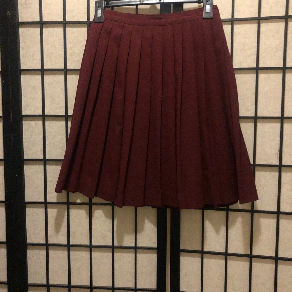 *Jones of New York Burgundy Pleated Skirt Size 2 Petite